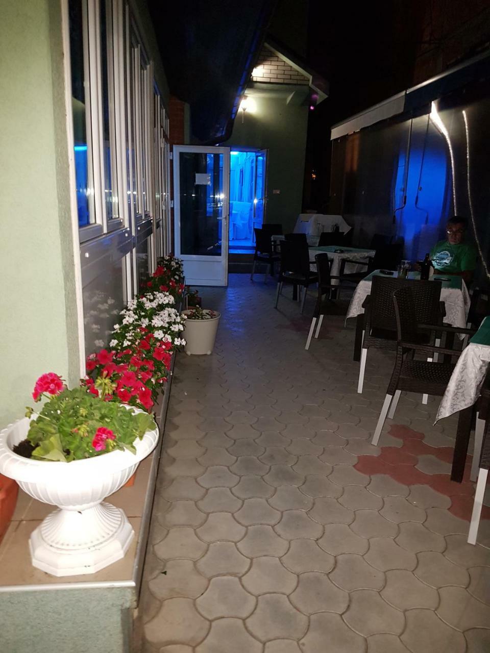Golden Danube Bed & Breakfast เวลิโก กราดิชเต ภายนอก รูปภาพ